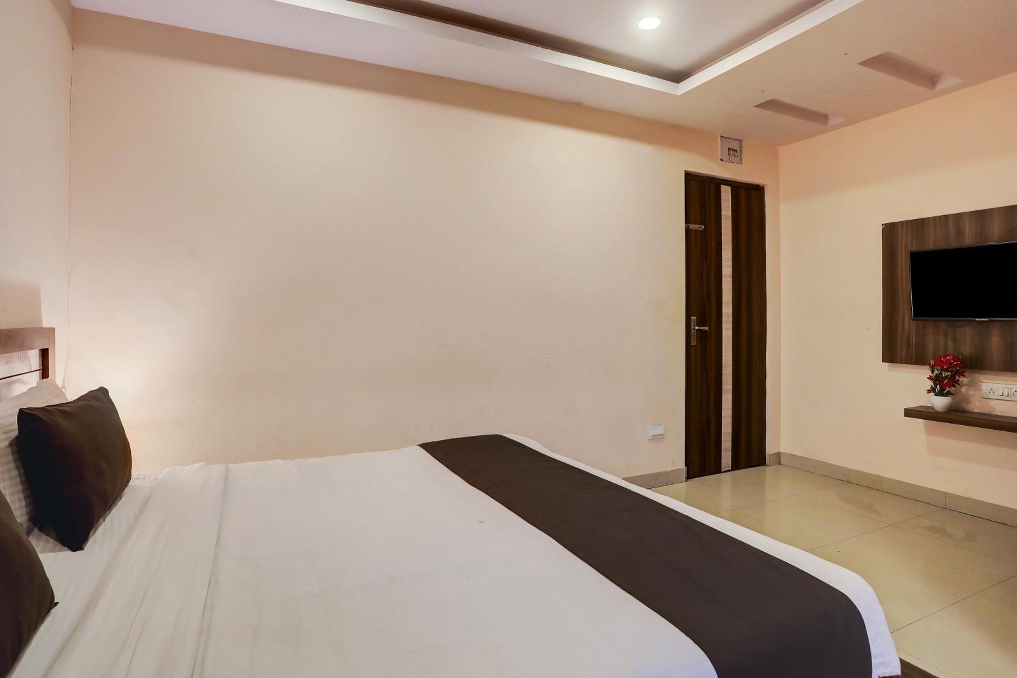 Super Hotel O Vaishnavi Inn Hyderabad Ngoại thất bức ảnh
