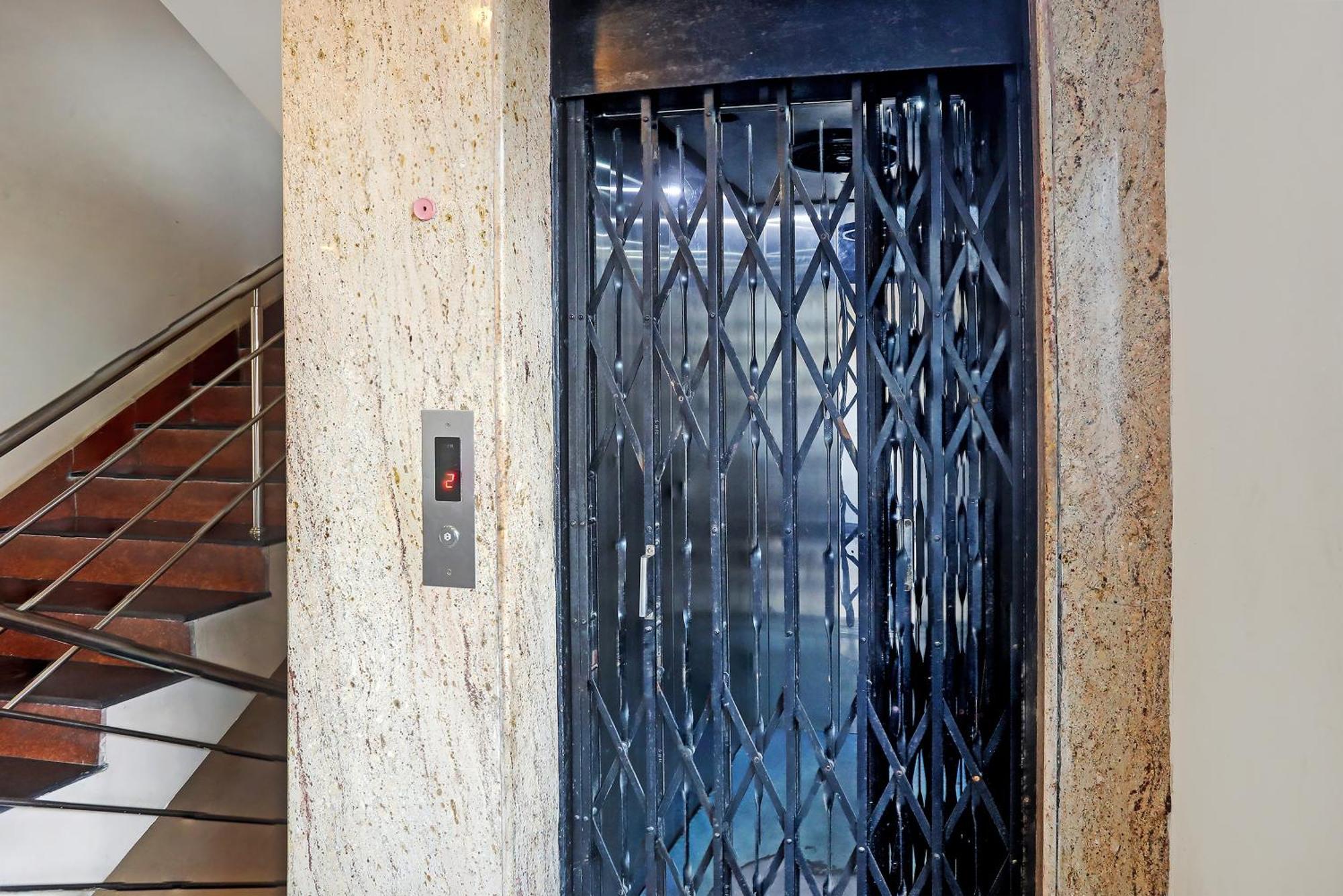 Super Hotel O Vaishnavi Inn Hyderabad Ngoại thất bức ảnh
